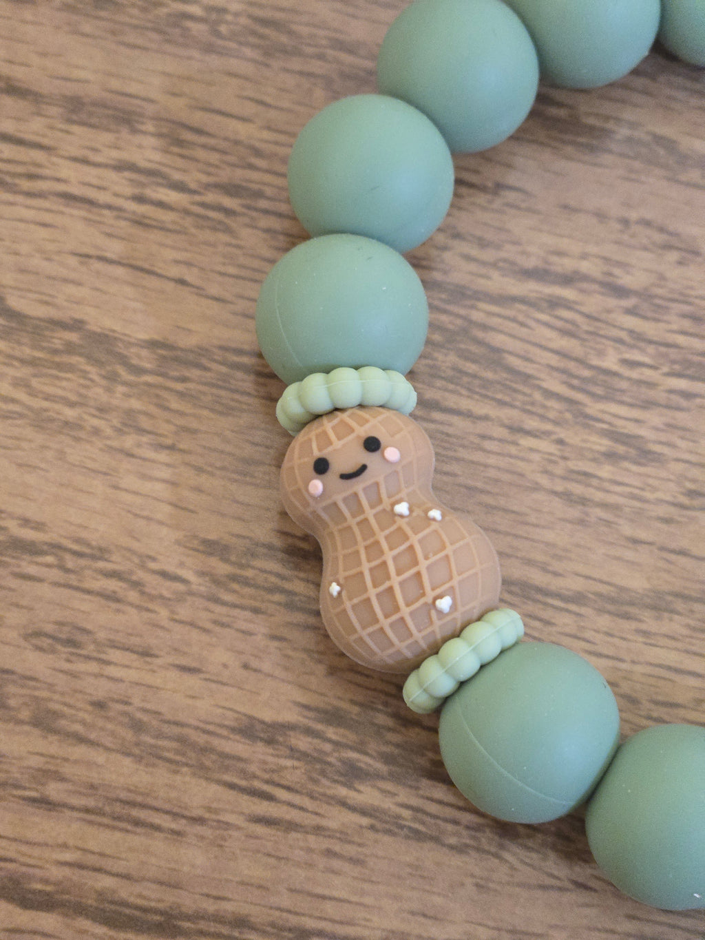 Peanut Daisy Beaded Wristlet Keychain
