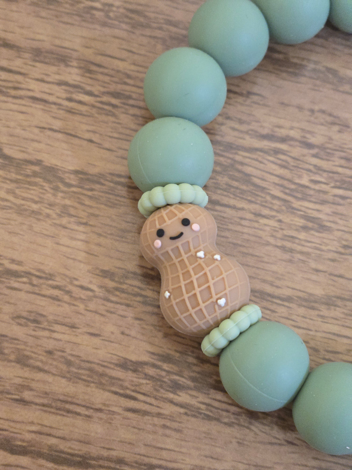 Peanut Daisy Beaded Wristlet Keychain